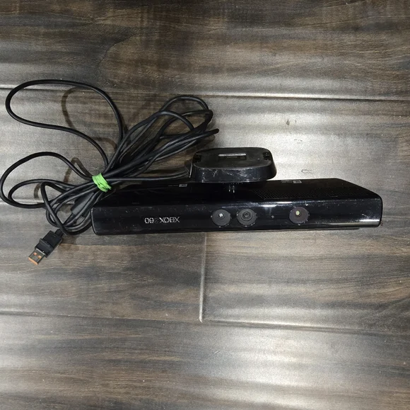 Xbox 360 Black Kinect Sensor - Picture 1 of 4